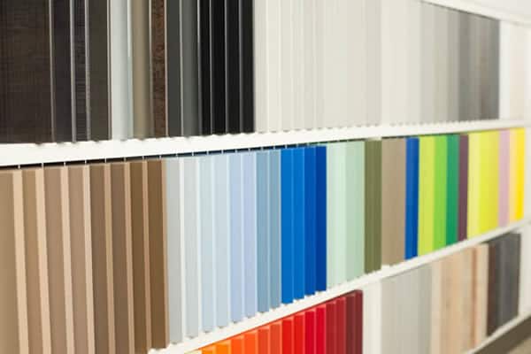 Farb- und Materialwahl in der Küchenausstellung Farb- und Materialwahl in der Küchenausstellung