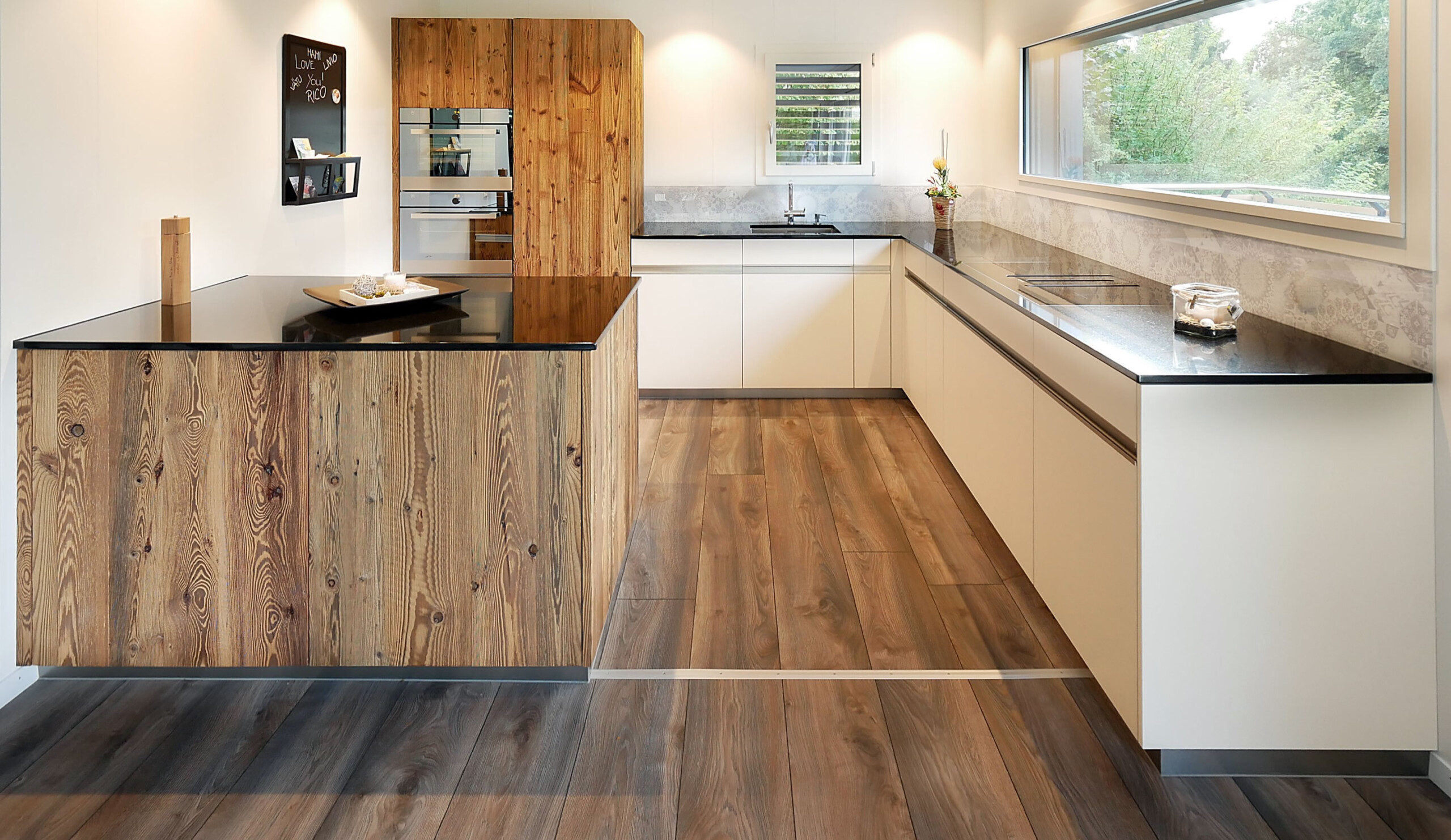 Küchenbau mit der Schreinerei Schmutz Küchenbau mit der Schreinerei Schmutz