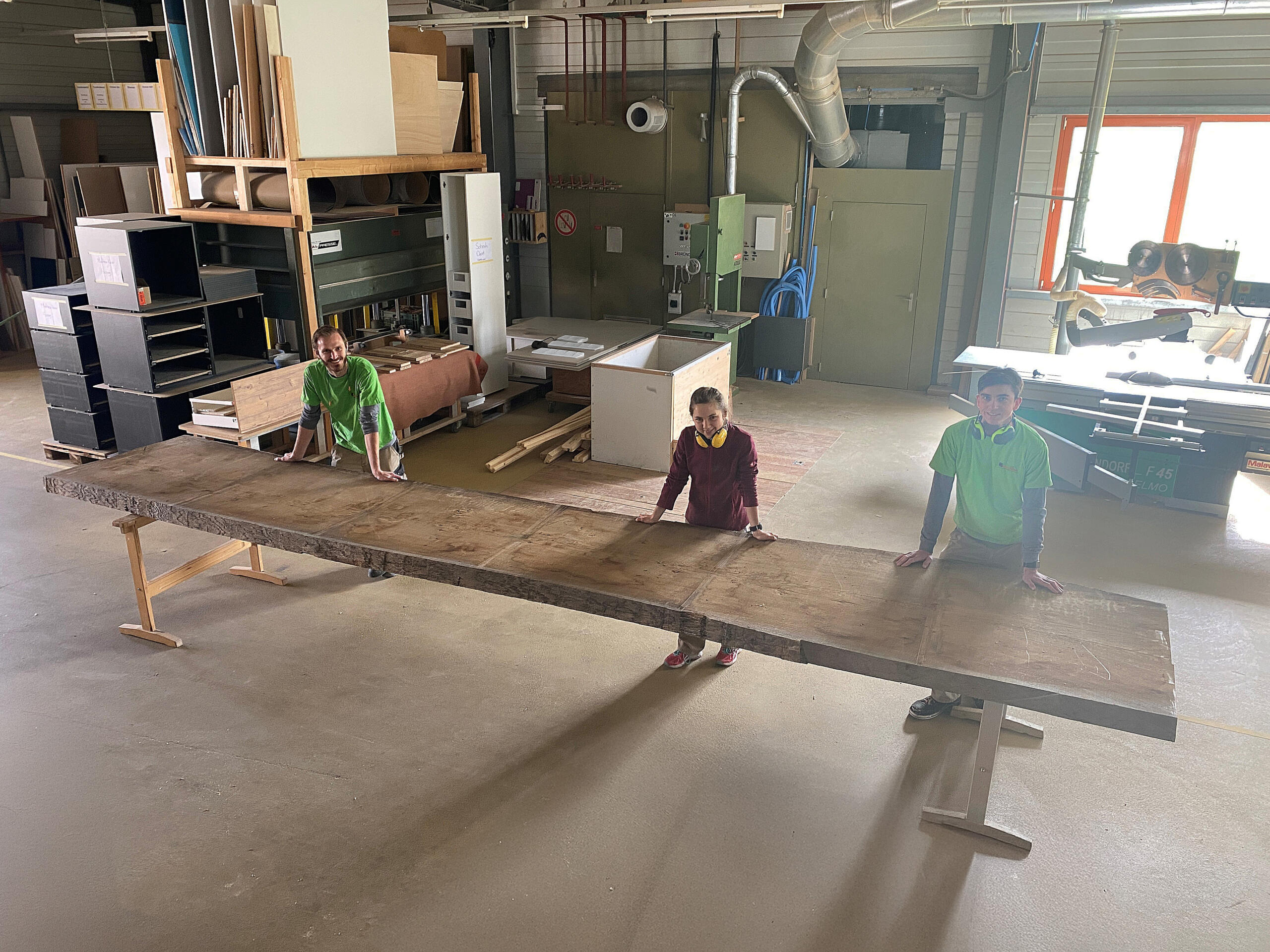 Schreinerei Schmutz – Tische und Möbel nach Mass Schreinerei Schmutz - Tische und Möbel nach Mass